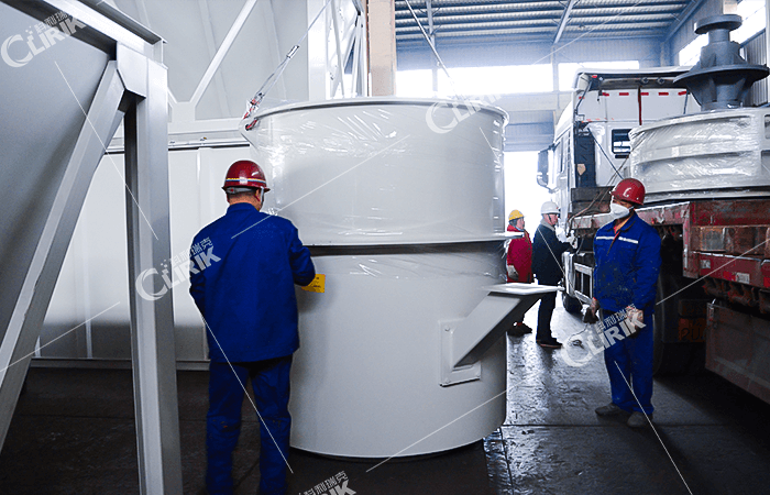 Grinding mill equipment delivery is busy