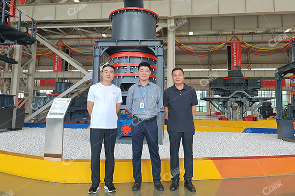 Shandong customers inspect our limestone ultrafine powder grinding mill